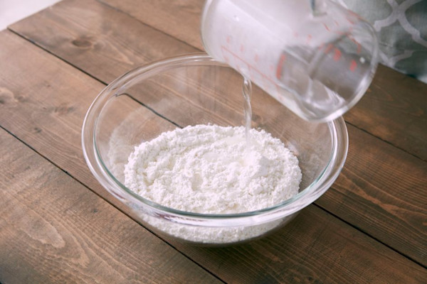 Bicarbonato de sódio tira mancha de roupa?