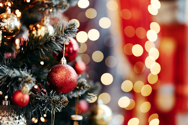 Como limpar enfeites de Natal antes de guardar