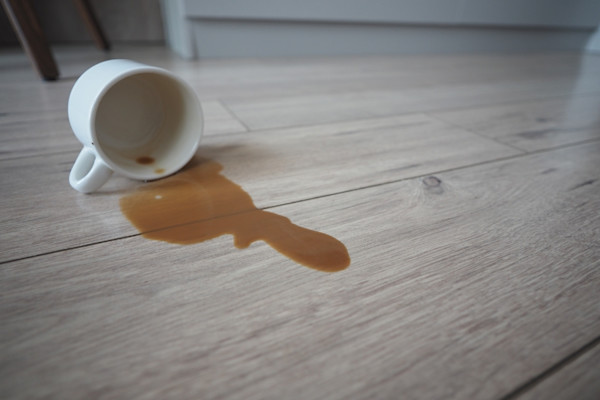 Como tirar mancha de piso