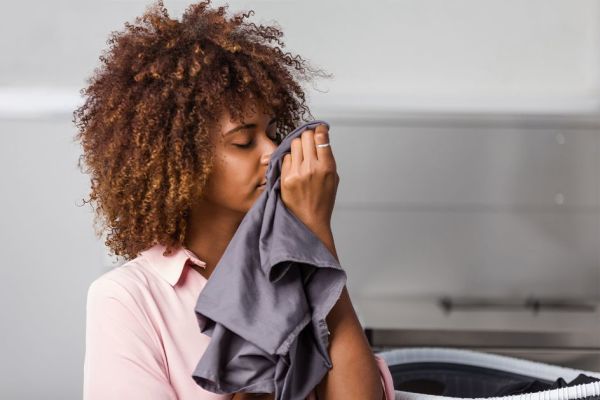 Como Deixar a Roupa Cheirosa igual de Lavanderia: Dicas e Truques ...