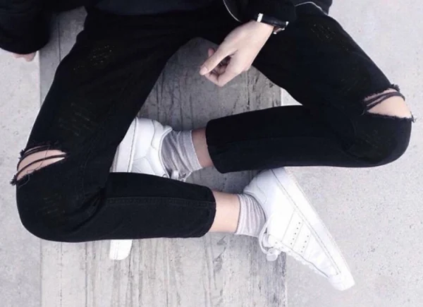 Cách giặt quần jeans rách gối