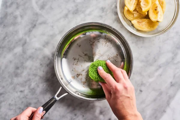 10 Cách Làm Sạch Nồi Inox Bị Cháy Nhanh Không Tưởng 9 Cách làm sạch nồi chảo inox bị cháy bằng baking soda