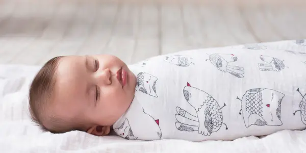 Hướng dẫn cách giặt khăn quấn bé sạch thơm