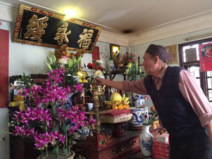 Dọn dẹp bàn thờ ngày Tết