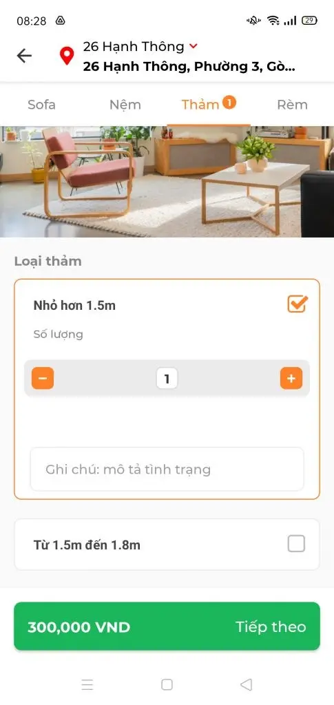 Ứng dụng di động hiển thị giao diện đặt dịch vụ làm sạch thảm với hình ảnh nội thất phòng khách.