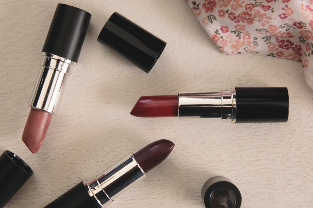 Hoe Krijg Je Lippenstift Uit Kleding
