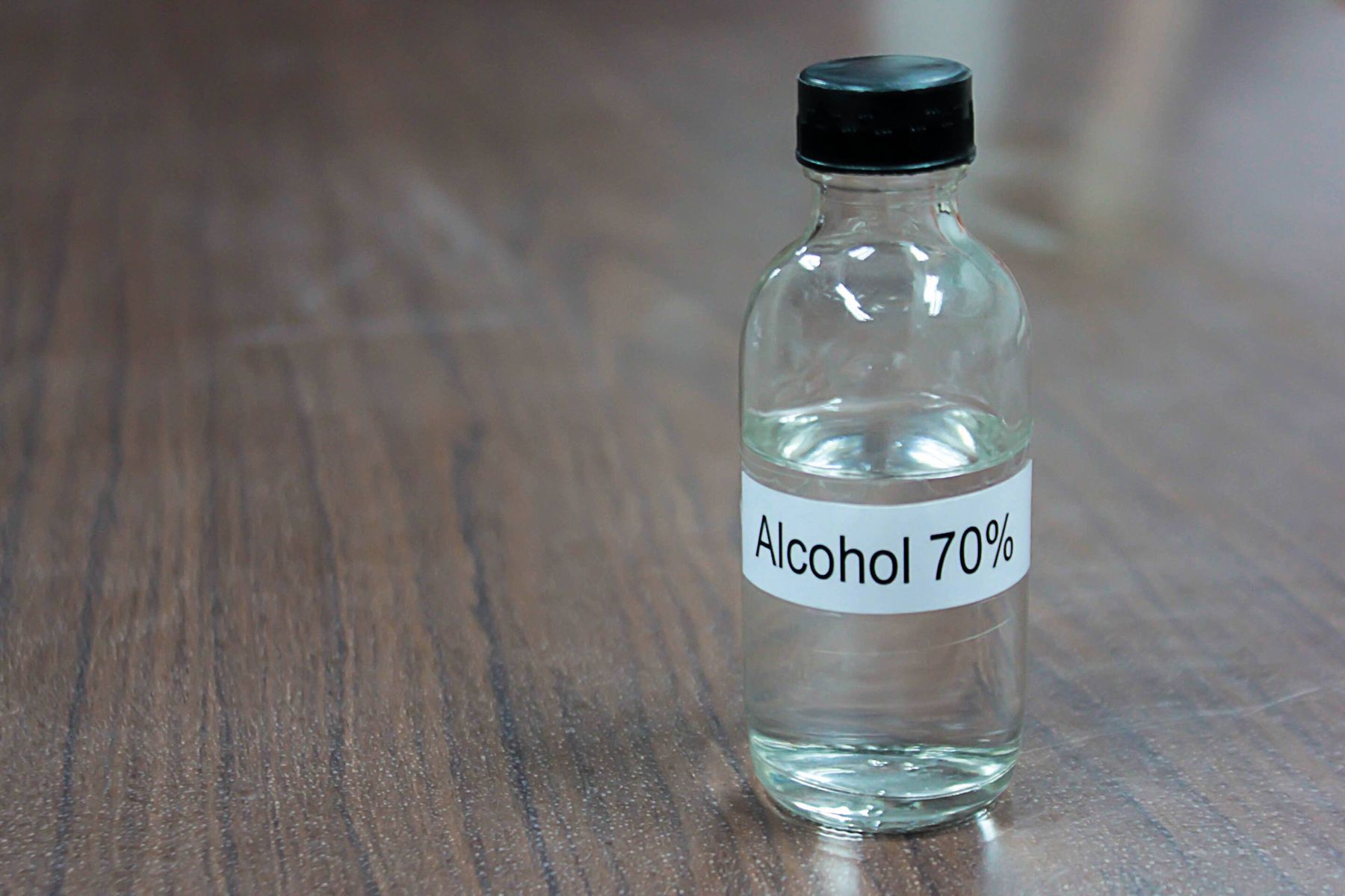 tẩy trắng giày bằng cồn