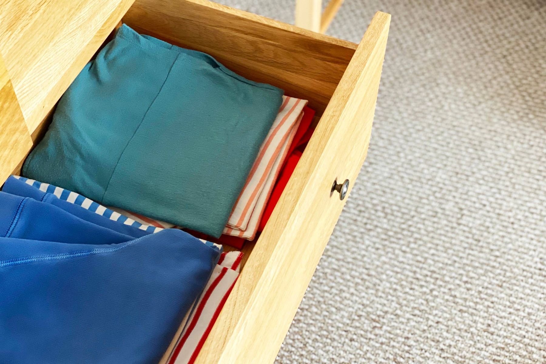 Como tirar cheiro de roupa guardada e manter a roupa cheirosa sem ...